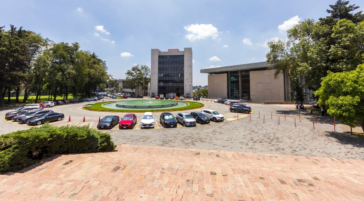 Estacionamiento del Campus Norte junto al Centro Cultural Anáhuac